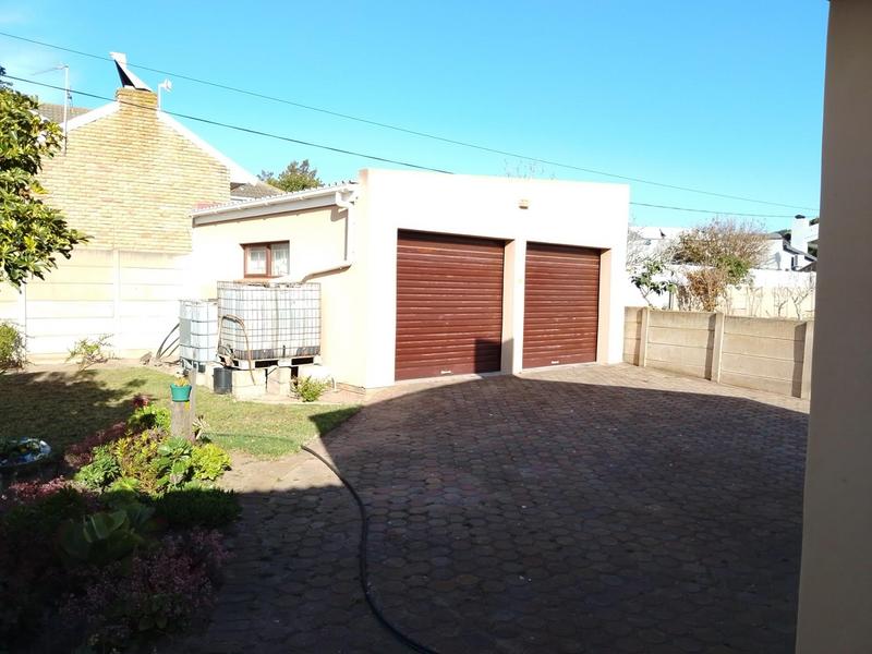 3 Bedroom Property for Sale in Bayview Western Cape